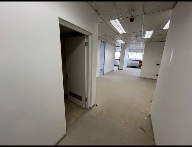 324M² OFFICE TO LET IN PINELANDS